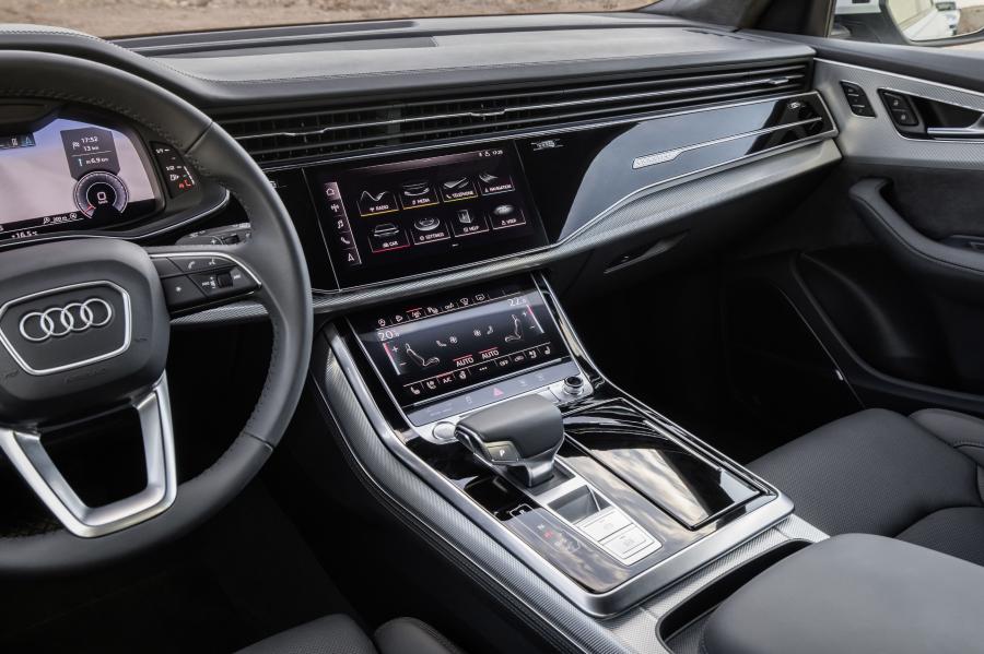 Детали интерьера Audi Q8 55 TFSI Quattro 2018 года  (WW) (фото 24 из 42)